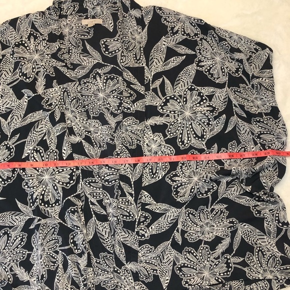 Loft Floral Print Shawl Size XS/S - Oversized Charcoal colored - Picture 8 of 9